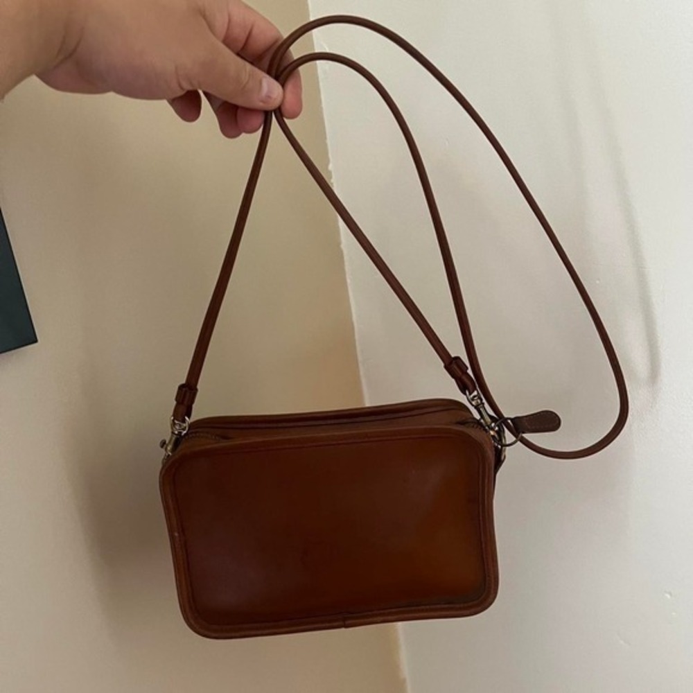Vintage 1990s tan leather coach legacy east/west compartment crossbody bag